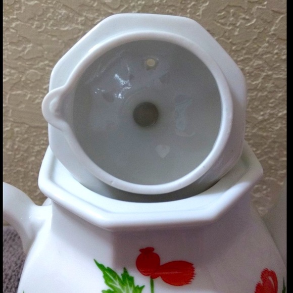 VINTAGE~ TOSCANY Collection Porcelain Teapot with Red Flowers~Made in Japan - Picture 5 of 7